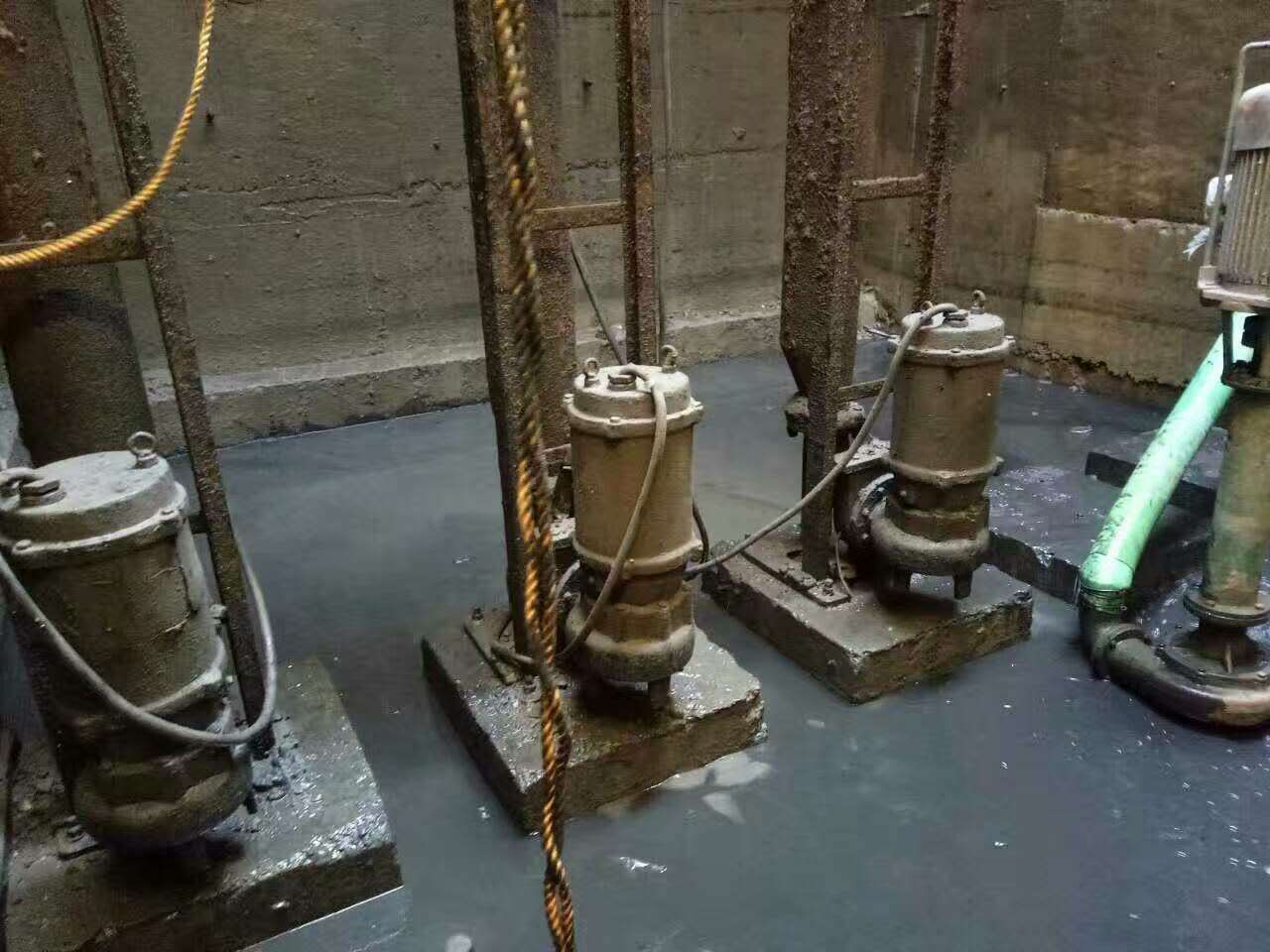 岳普湖污水池清理